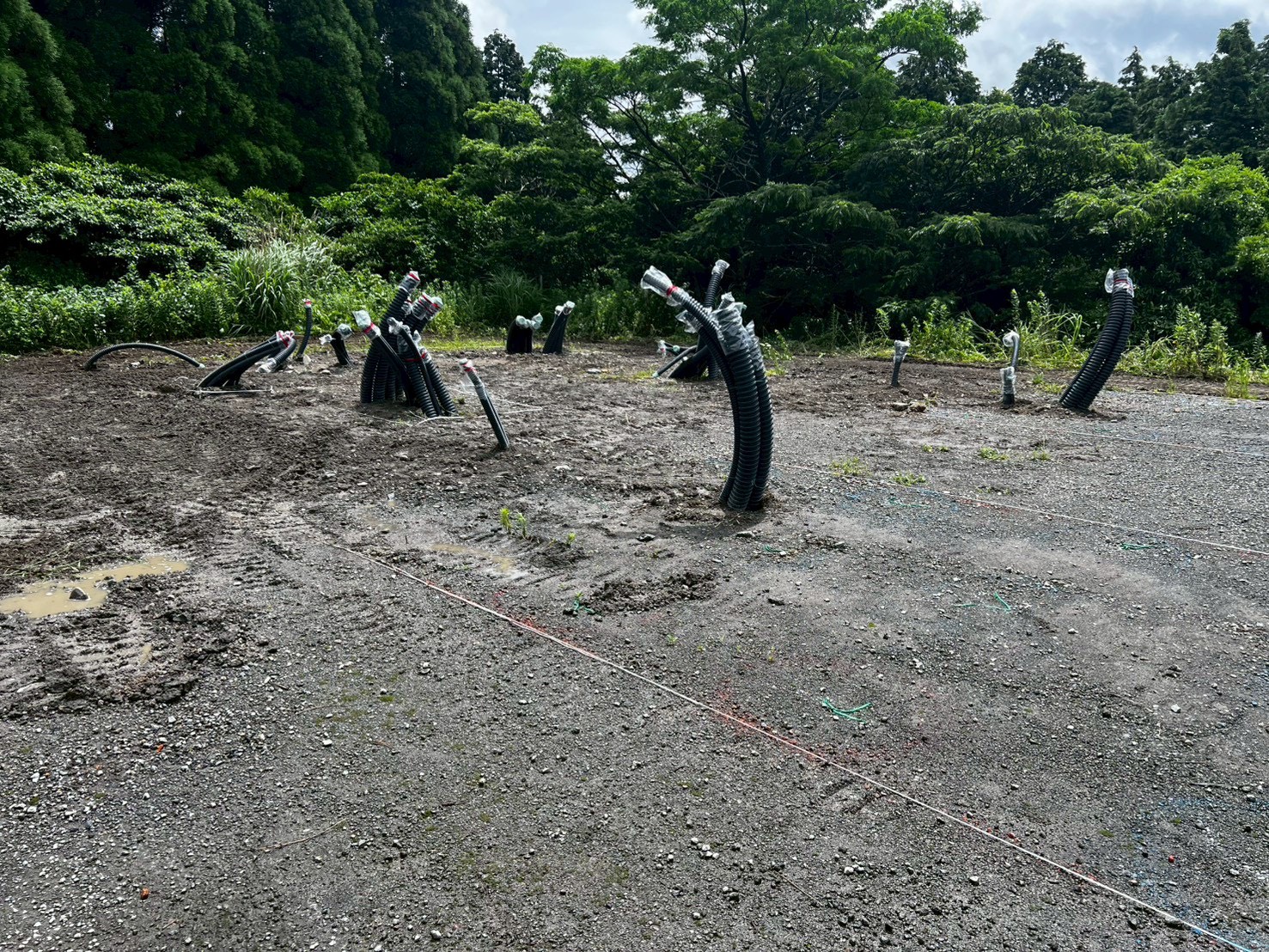 高圧系統用蓄電所の造成・配管工事（着工中の現場）